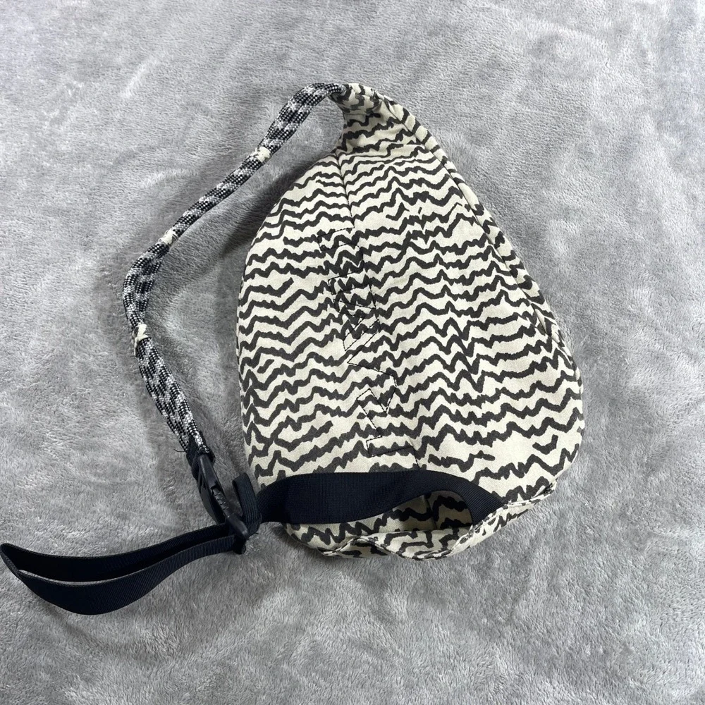 Kavu Rope Bag Mens OS White Black Zigzag Canvas Sling Backpack Crossbody‎ 3395
